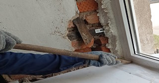 Демонтаж оконных откосов по выгодной цене от 518 руб. в Саяногорске - Сварной-Снг